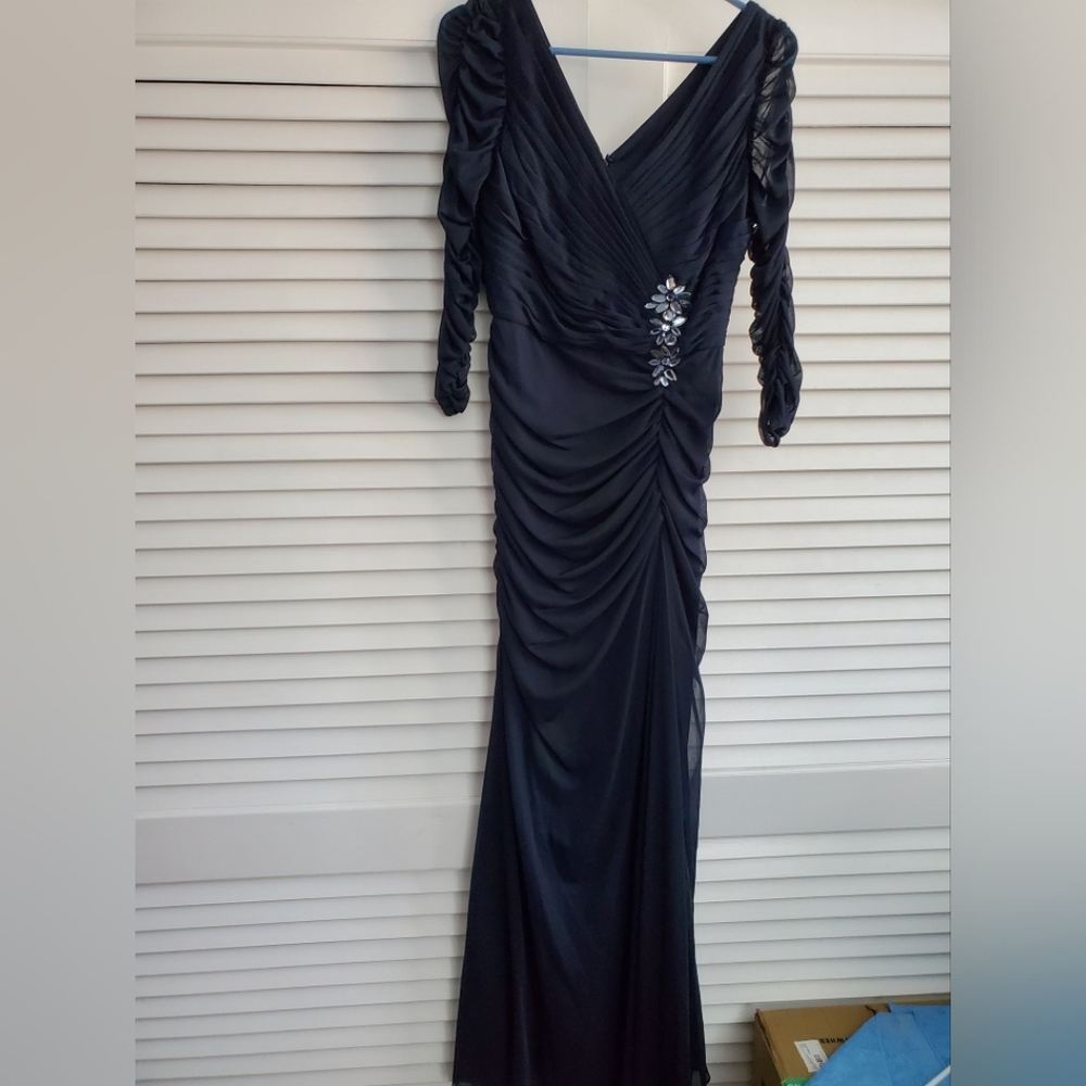Adrianna Papell Elegant dark blue Evening Gown size 6